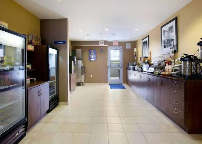 Hotel Microtel And By Wyndham