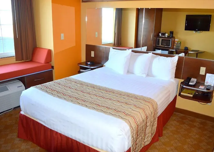 Microtel And By Wyndham Hotel 3*